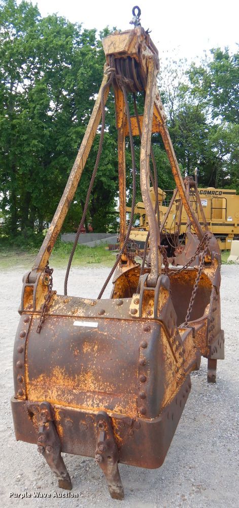 image for item GN9334 38"W clamshell bucket