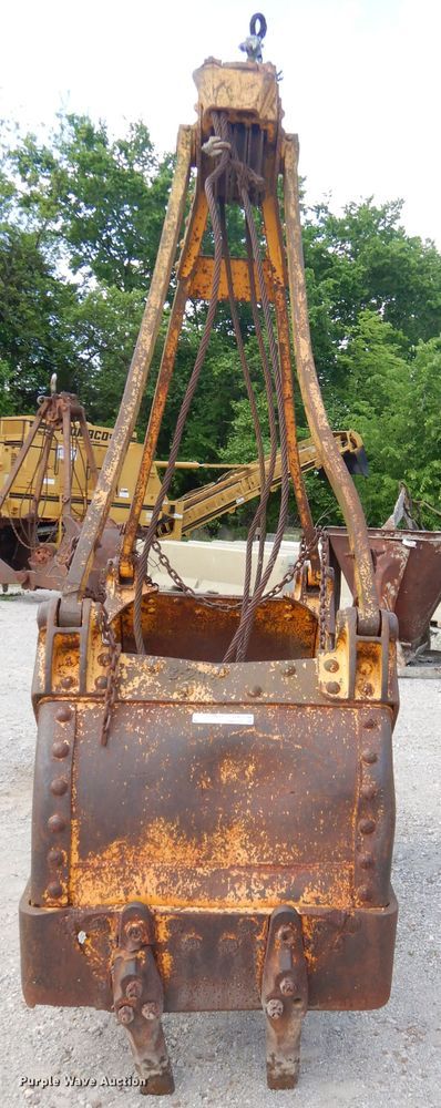 image for item GN9334 38"W clamshell bucket