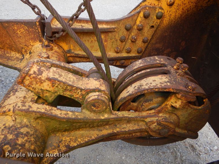 image for item GN9334 38"W clamshell bucket