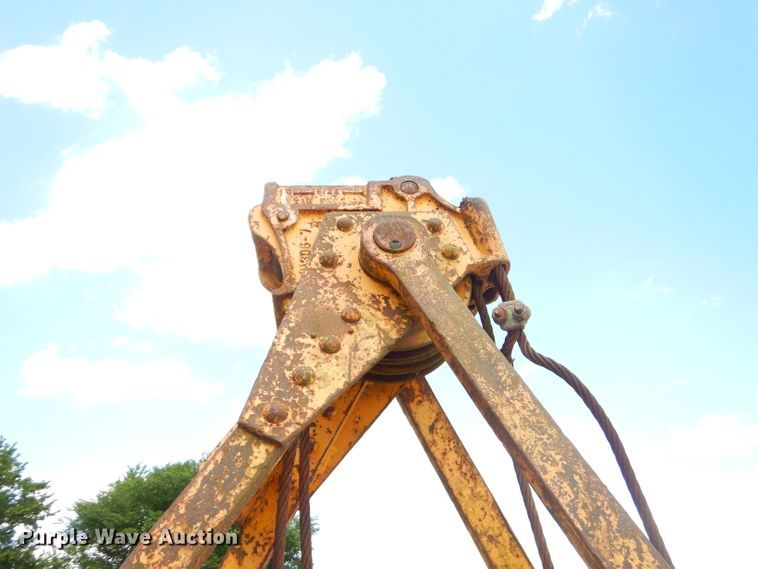 image for item GN9334 38"W clamshell bucket