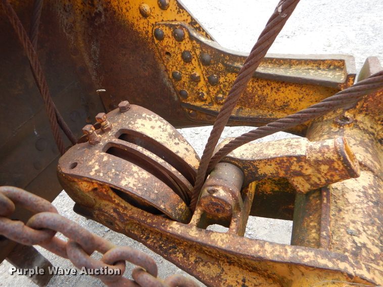 image for item GN9334 38"W clamshell bucket