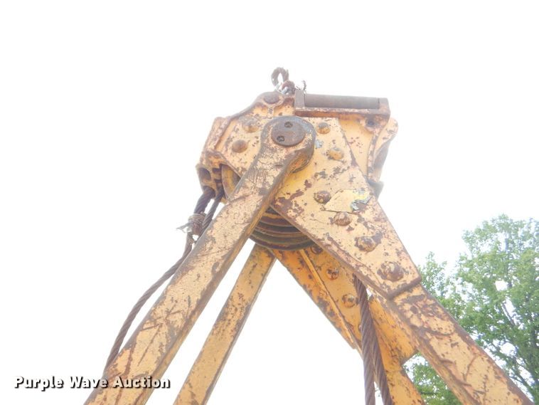 image for item GN9334 38"W clamshell bucket