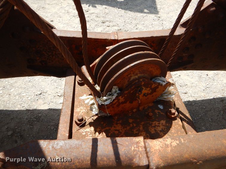 image for item GN9335 28"W clamshell bucket