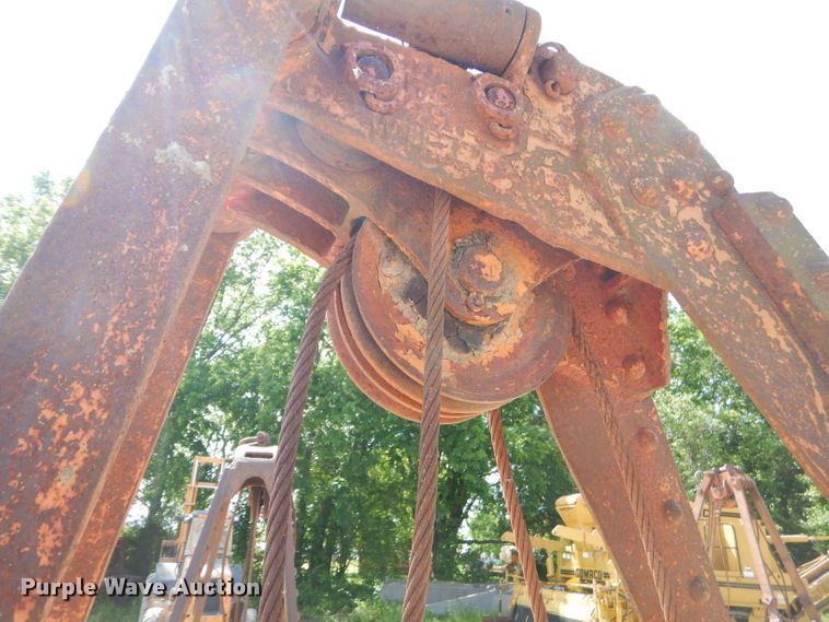 image for item GN9335 28"W clamshell bucket