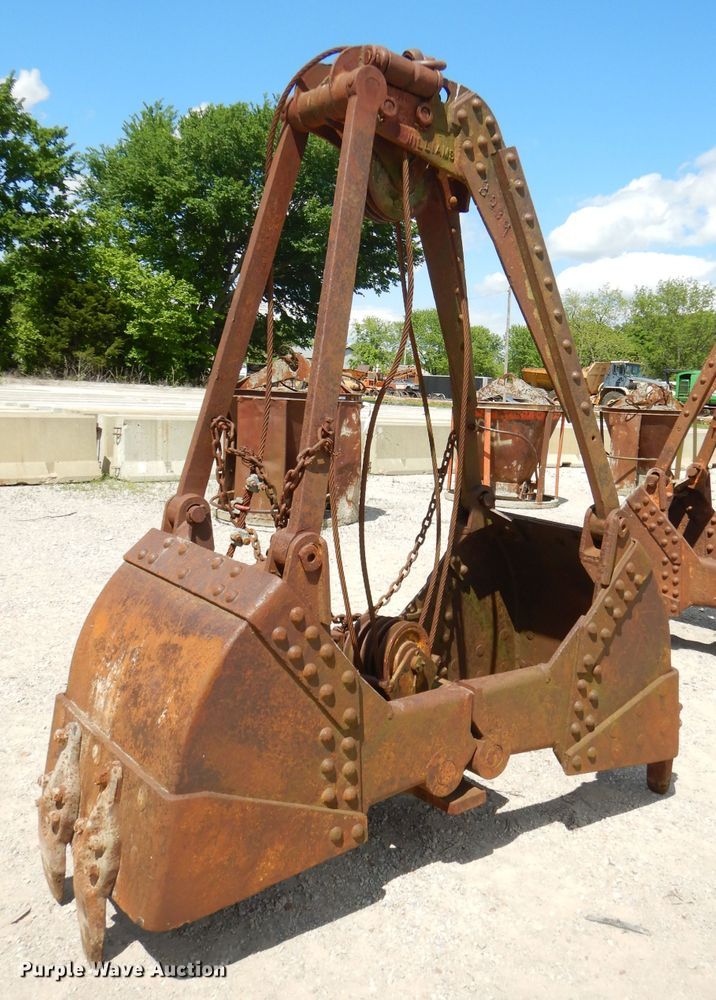 image for item GN9336 Williams 32"W clamshell bucket