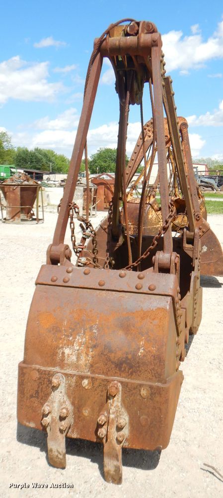 image for item GN9336 Williams 32"W clamshell bucket