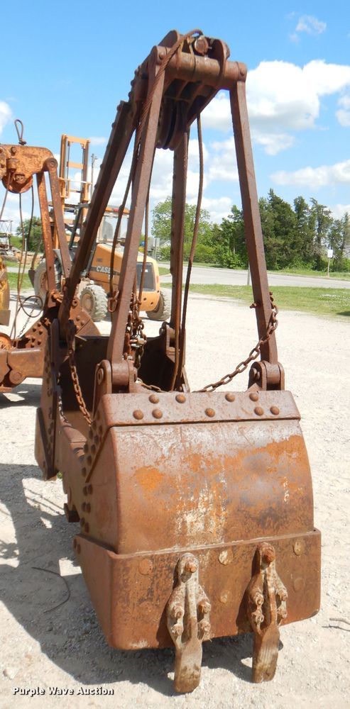 image for item GN9336 Williams 32"W clamshell bucket