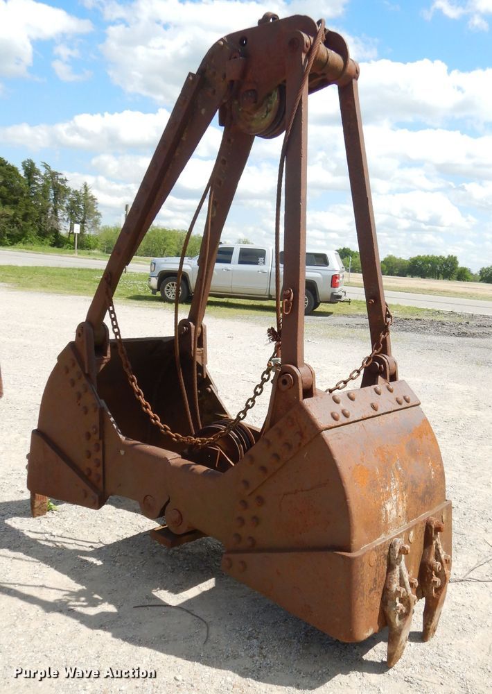 image for item GN9336 Williams 32"W clamshell bucket