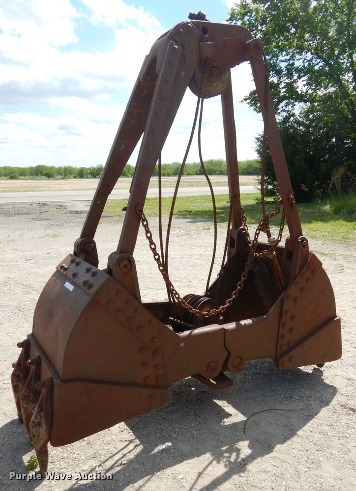 image for item GN9336 Williams 32"W clamshell bucket