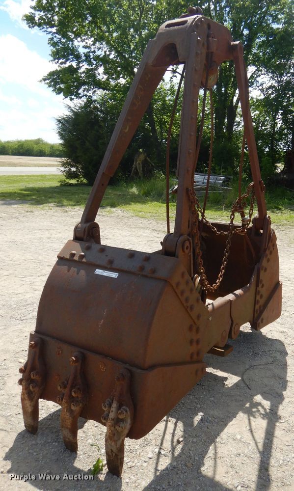 image for item GN9336 Williams 32"W clamshell bucket