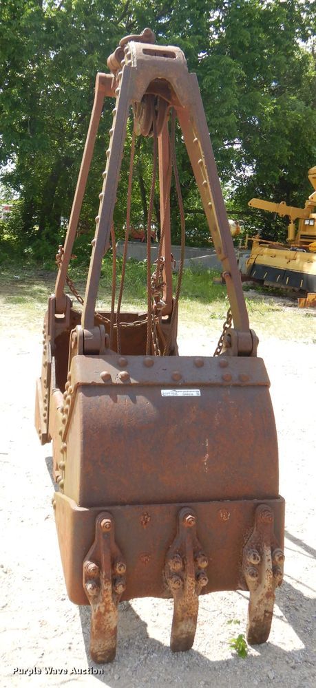 image for item GN9336 Williams 32"W clamshell bucket