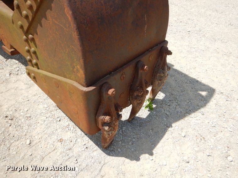 image for item GN9336 Williams 32"W clamshell bucket