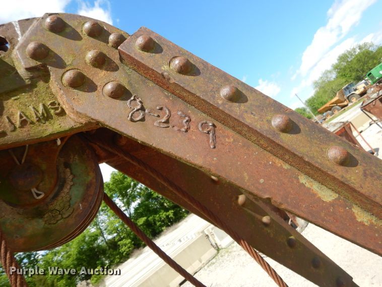 image for item GN9336 Williams 32"W clamshell bucket