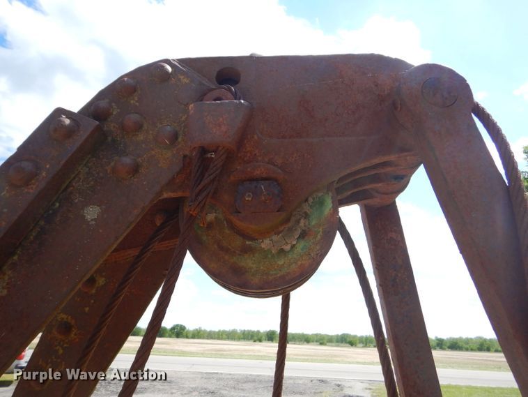 image for item GN9336 Williams 32"W clamshell bucket