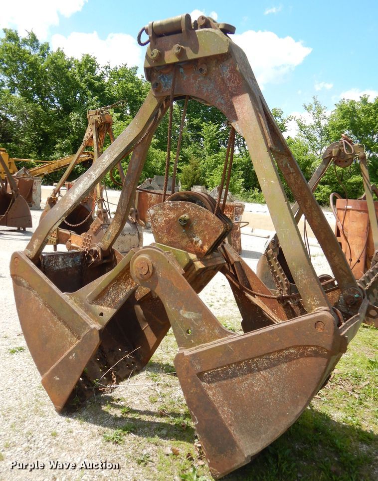 image for item GN9337 Yuan 36"W clamshell bucket