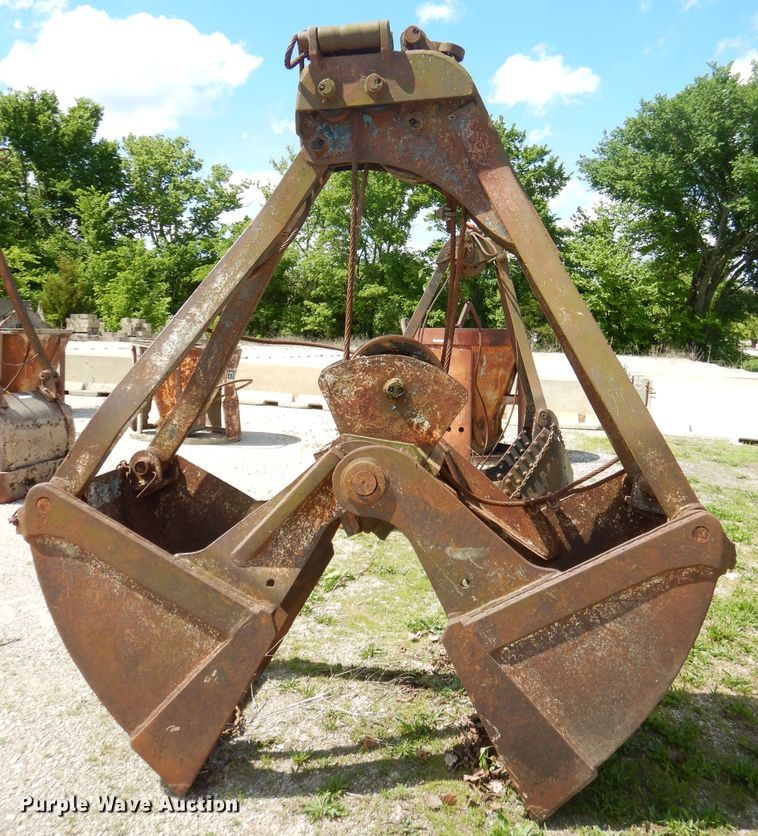 image for item GN9337 Yuan 36"W clamshell bucket