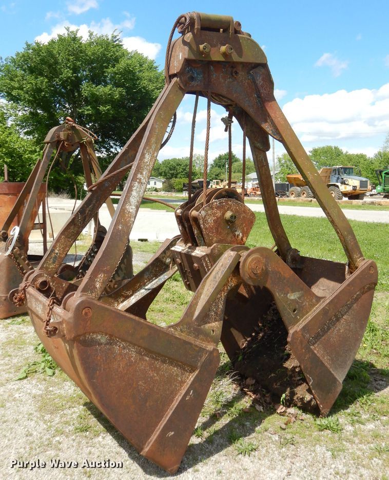 image for item GN9337 Yuan 36"W clamshell bucket