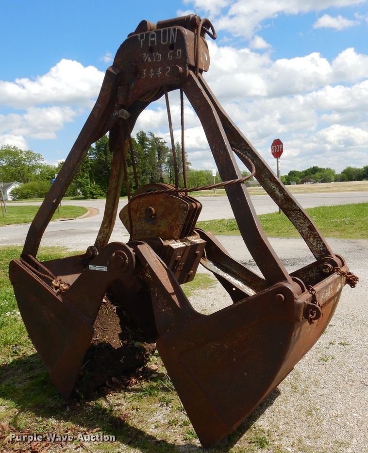 image for item GN9337 Yuan 36"W clamshell bucket