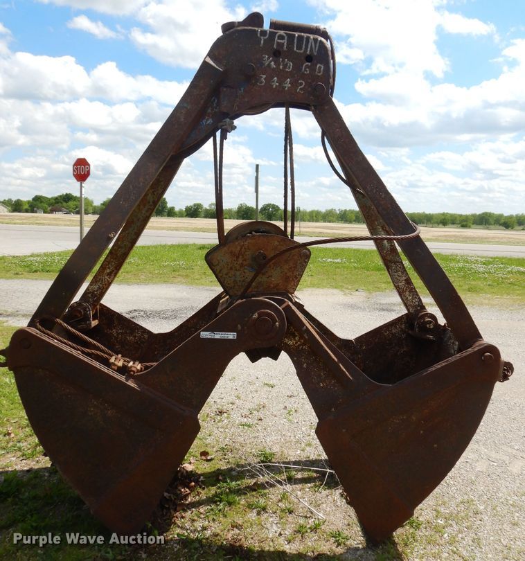 image for item GN9337 Yuan 36"W clamshell bucket