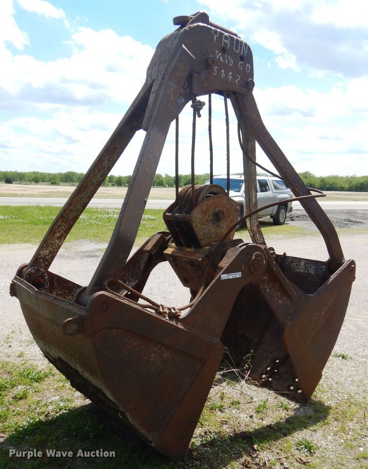 image for item GN9337 Yuan 36"W clamshell bucket