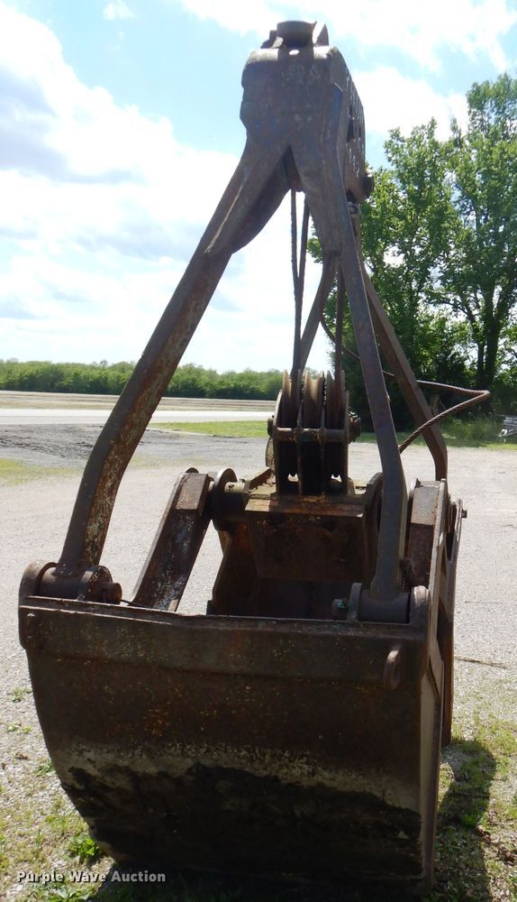 image for item GN9337 Yuan 36"W clamshell bucket