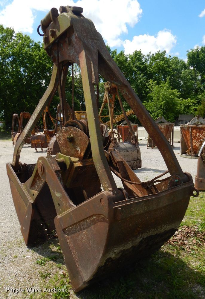 image for item GN9337 Yuan 36"W clamshell bucket