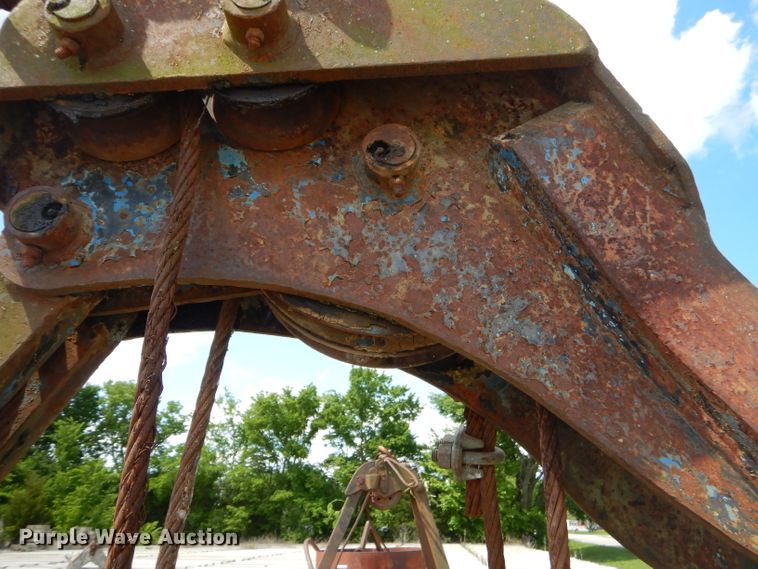 image for item GN9337 Yuan 36"W clamshell bucket