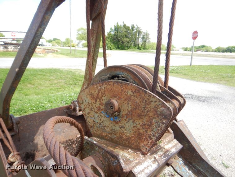 image for item GN9337 Yuan 36"W clamshell bucket