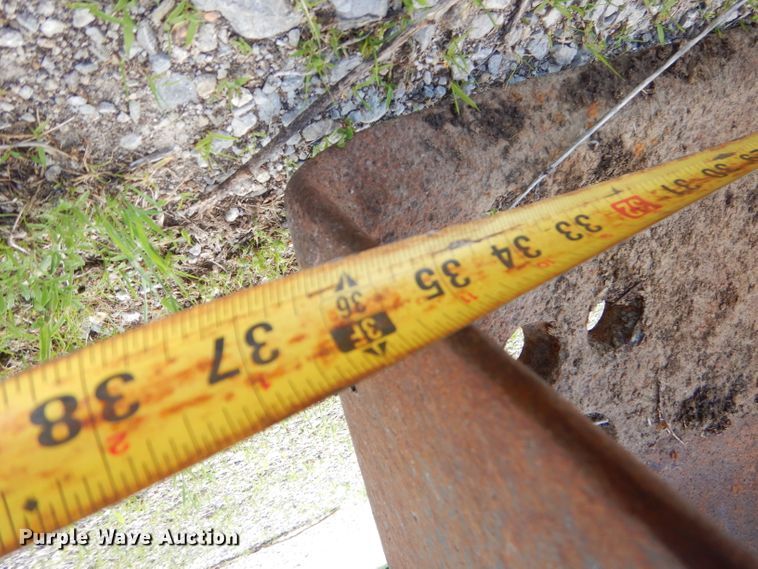 image for item GN9337 Yuan 36"W clamshell bucket