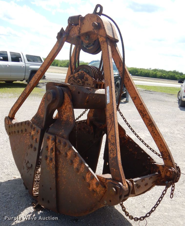 image for item GN9338 32"W clamshell bucket