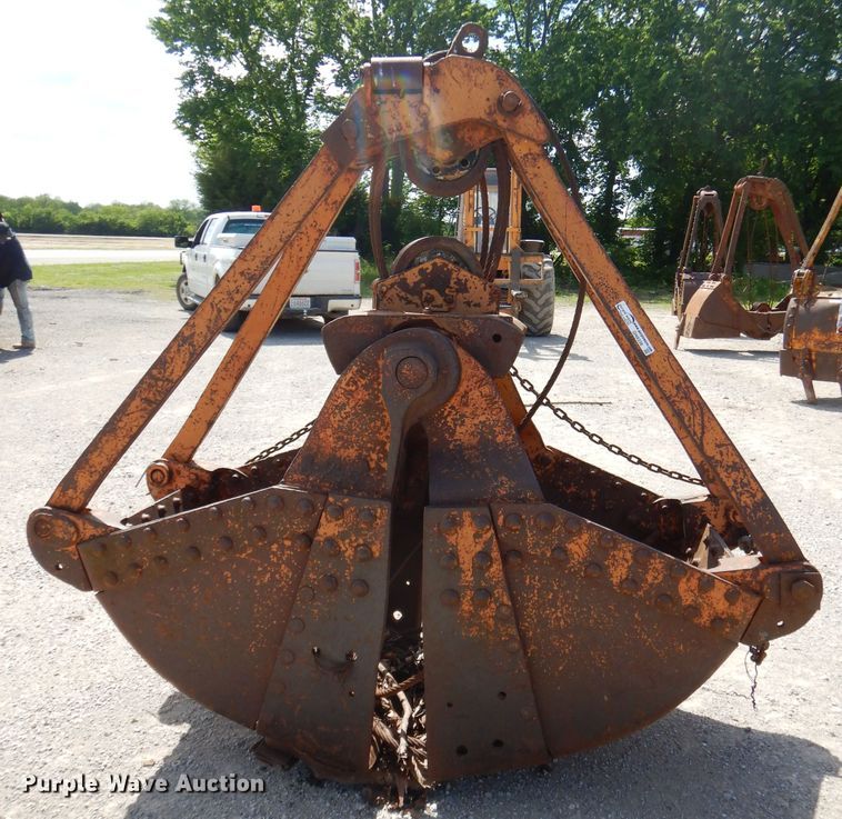 image for item GN9338 32"W clamshell bucket