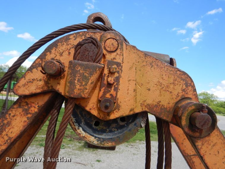 image for item GN9338 32"W clamshell bucket