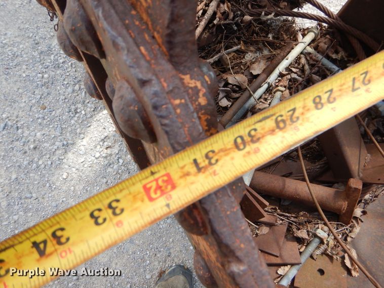 image for item GN9338 32"W clamshell bucket