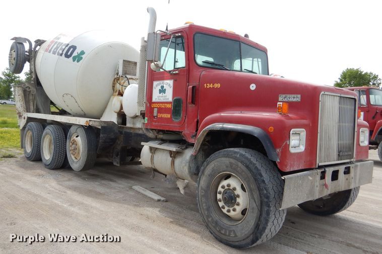 image for item GN9341 1999 International 5000 ready mix truck