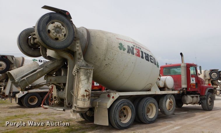 image for item GN9341 1999 International 5000 ready mix truck