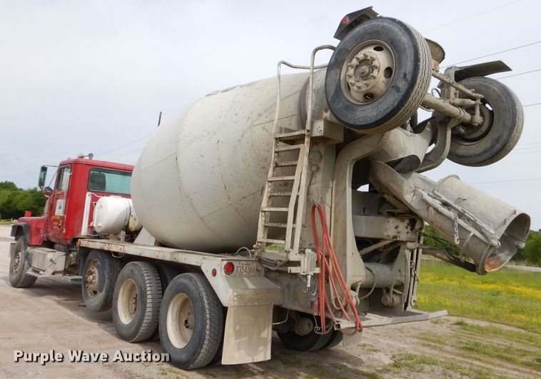 image for item GN9341 1999 International 5000 ready mix truck
