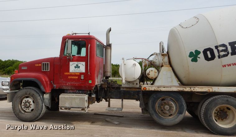 image for item GN9341 1999 International 5000 ready mix truck