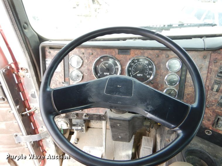 image for item GN9341 1999 International 5000 ready mix truck