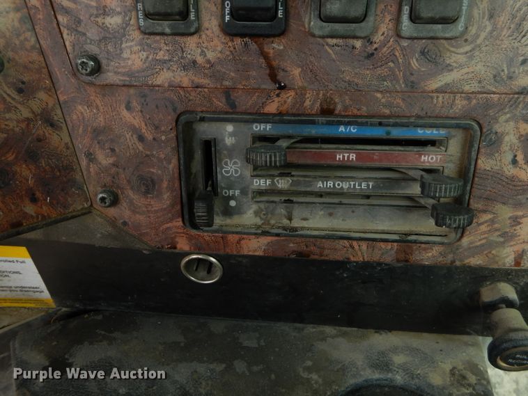 image for item GN9341 1999 International 5000 ready mix truck