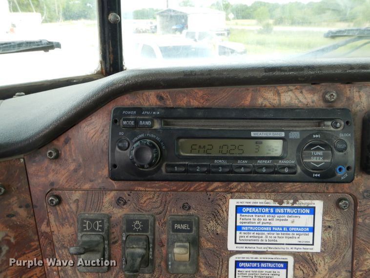 image for item GN9341 1999 International 5000 ready mix truck