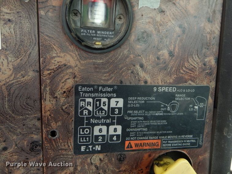 image for item GN9341 1999 International 5000 ready mix truck