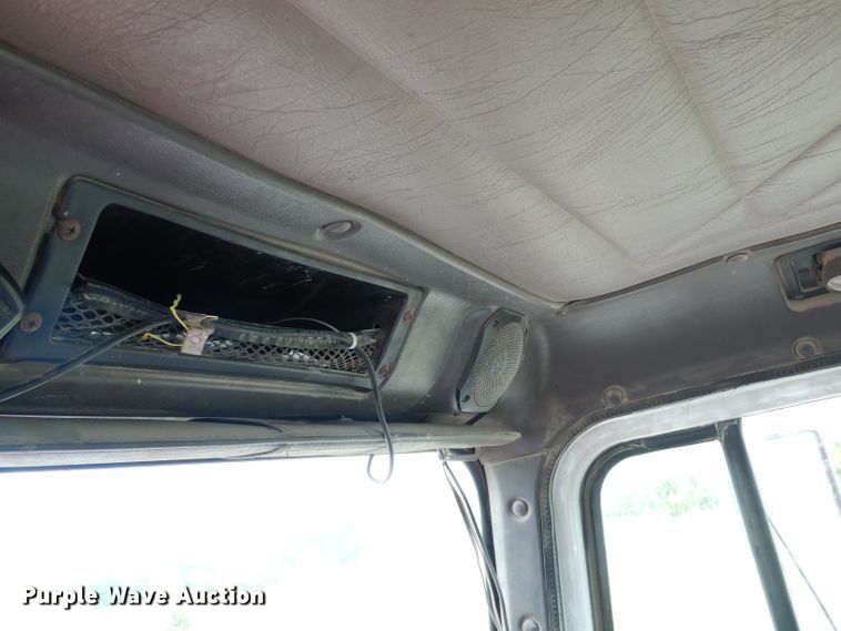 image for item GN9341 1999 International 5000 ready mix truck