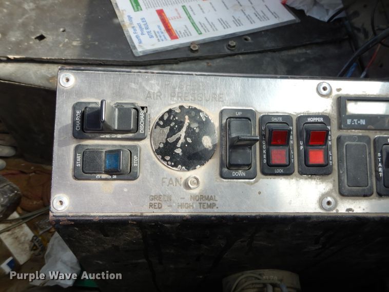 image for item GN9341 1999 International 5000 ready mix truck