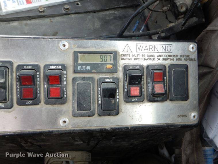 image for item GN9341 1999 International 5000 ready mix truck