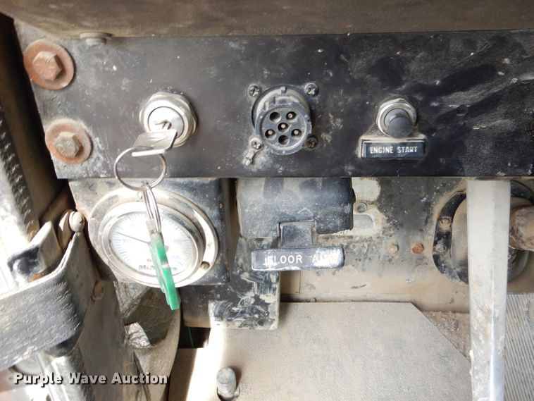 image for item GN9341 1999 International 5000 ready mix truck