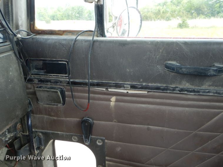 image for item GN9341 1999 International 5000 ready mix truck