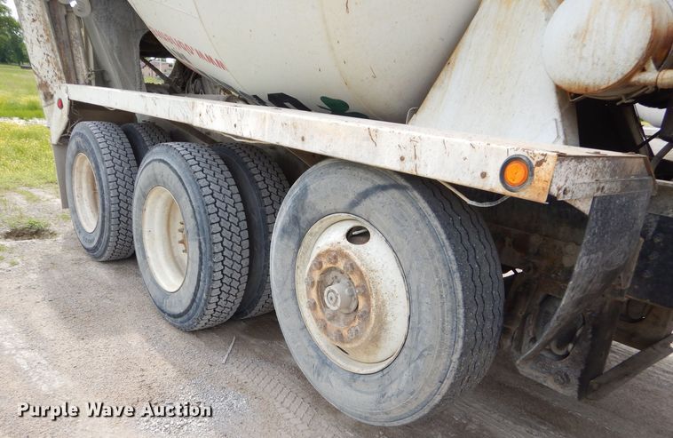 image for item GN9341 1999 International 5000 ready mix truck