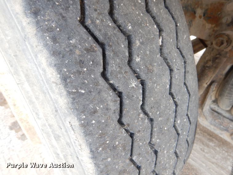 image for item GN9341 1999 International 5000 ready mix truck