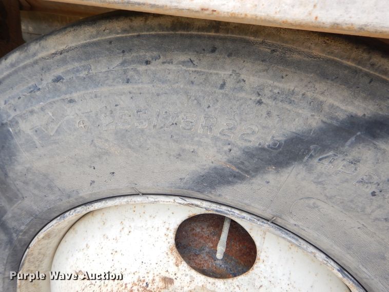 image for item GN9341 1999 International 5000 ready mix truck