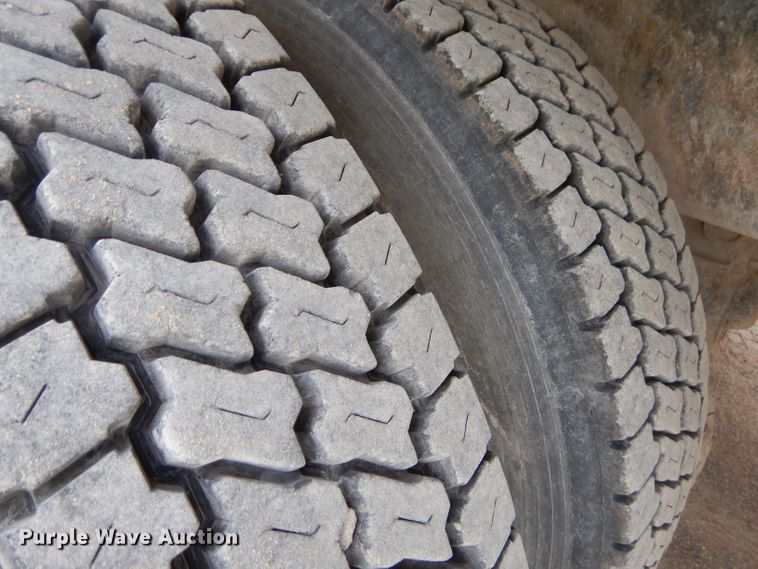 image for item GN9341 1999 International 5000 ready mix truck